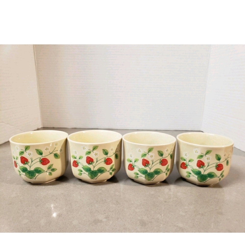OMC Japan Vintage Strawberries Small Ceramic Cups Set Of 4
